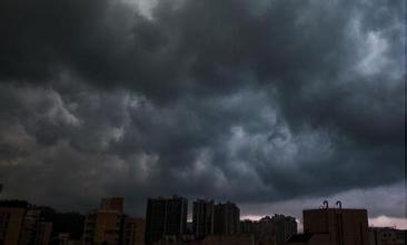 强对流将波及桂南,部分地区还将出现短时雷雨大风,冰雹等灾害天气