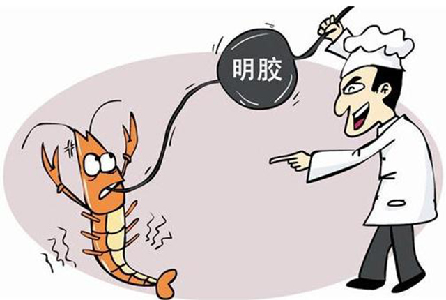 据专业人士介绍,注胶虾的颜色,看起来会显得过于新鲜,肉感也比较瓷实,虾体膨胀且容易剥离。如果摊贩使用的是食用明胶,一般不会对顾客的健康造成伤害。若是添加了工业用胶,就可能含有重金属和致癌物。