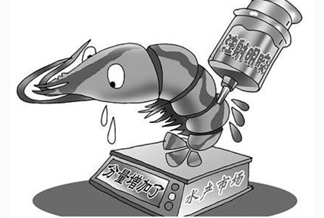 这样的虾是如何进入市场的?监管部门查不出来吗?另外,是谁往虾里注射了胶状物呢?是虾的养殖户,还是在流通环节,中间又有人插了一手呢?希望当地的工商部门,都进行彻查。