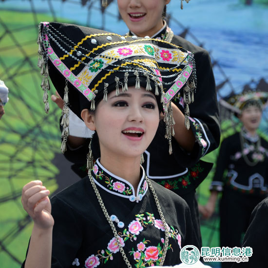 日,文山州富宁县壮族"陇端节"在剥隘镇云南省低海拔体育训练基地开街