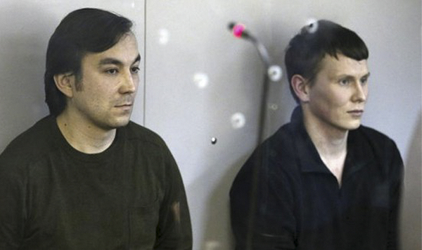 被捕俄军事职员亚罗费耶夫(Yevgeny Yerofeyev)和亚历桑德罗夫(Alexander Alexandrov)在法庭听证会上