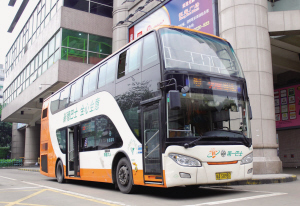 途经许多广州街坊,中外游客慕名拜访景点的226公交线,迎来3辆新式双层
