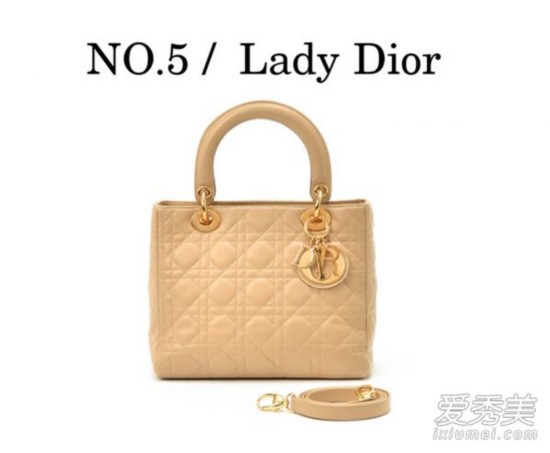 Moschino香烟盒包包 RMB:约6000