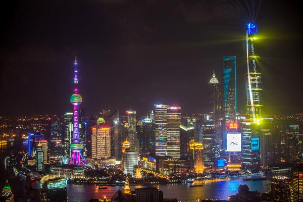 2014年12月25日，设计总高度达632米的上海中心大厦亮灯。沈震宇 澎湃资料