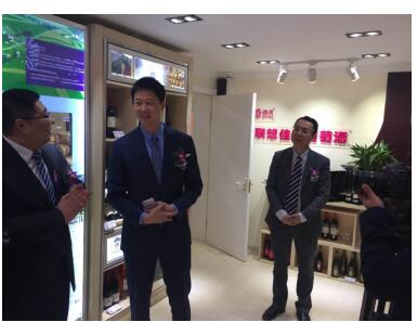 "请全城人民喝酒"——联想佳沃葡萄酒专卖店全国盛大开业(组图)