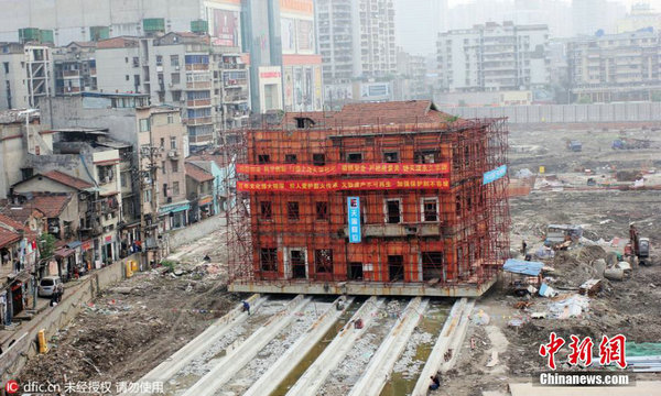 整栋建筑首日平移4.