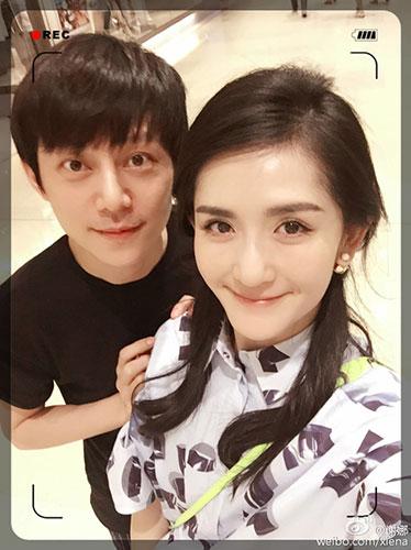 赵丽颖晒亲密照为何炅庆生 细数何炅与女星亲密合照(组图)图片