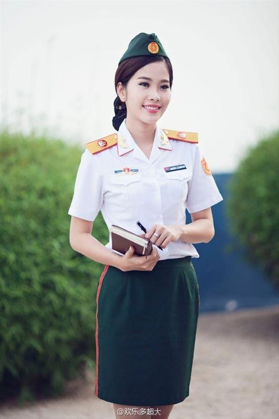 近日，网络曝光了一组越南女兵穿着新式军服的照片，照片中的越南女兵青春靓丽，让人大饱眼福。