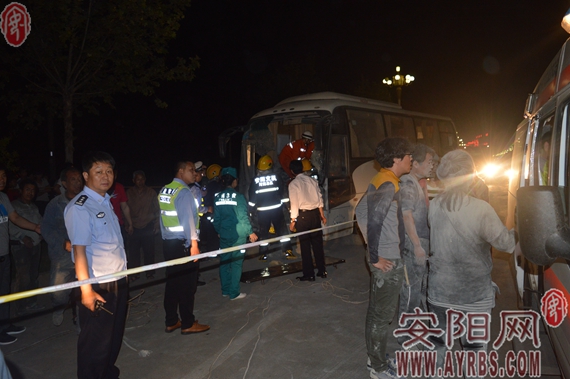 载有9名韩国游客客车在河南林州发生交通事故