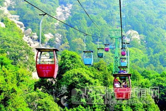 山东省旅游局日前了邹城市峄山风景区因停电导致乘坐索道的游客在