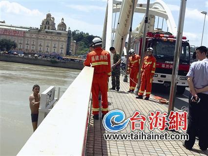 通讯员 黄绿荣 姚剑峰 文/图)5月3日9时40分许,福州市仓山区解放大桥