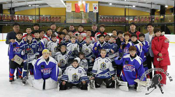 超级沃夫杯国际少年冰球赛 中韩俄千名选手竞