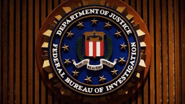  悬挂在华盛顿约翰·埃德加·胡佛大楼(fbi总部)内部的fbi