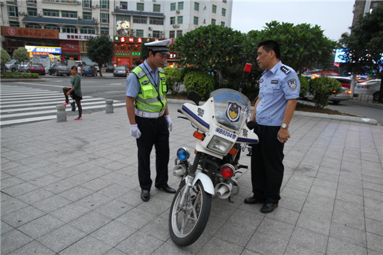 (组图)-新闻频道-手机搜狐访莆田市城厢交警大队黄志军大队长编者按