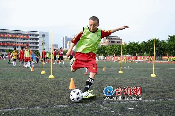 7所学校144名学生开展特色训练 足球小将大