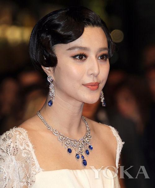 2011年，范冰冰佩戴Cartier蓝宝石钻石项链亮相。
