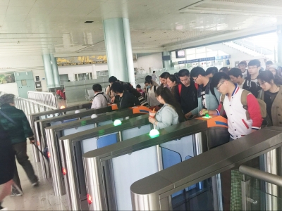 火车站自动检票通道
