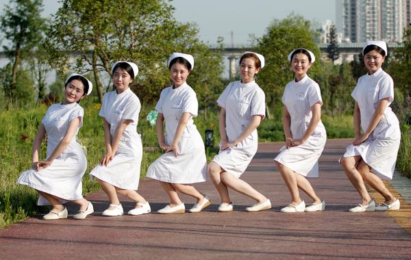 上海护士职业前景看好 择偶要求高结婚年龄延
