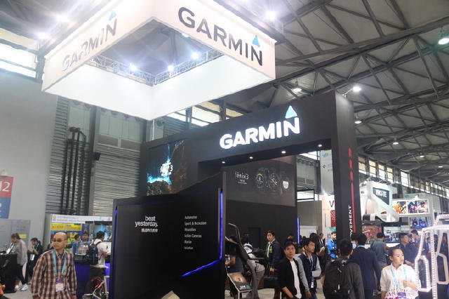 GARMIN佳明是行业内大名鼎鼎的导航设备制造商，不过在当下佳明也推出了一系列周边产品，并在本次CES上展出。