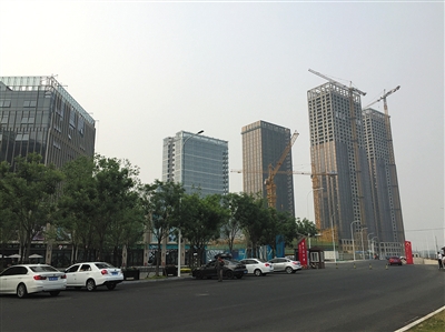 组织数值显现,停止到5月12日通州限购晋级6地利刻内,公寓仅签约2套。不外通州限购晋级发酵后,各个名目仿佛早有响应的心思准备。