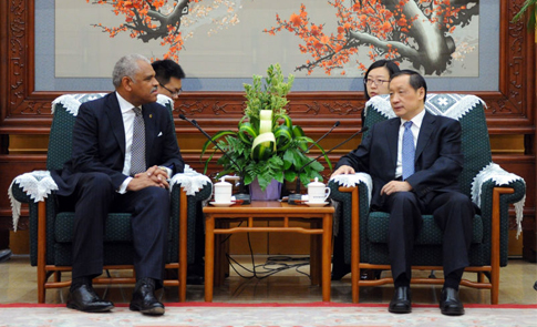 5月13日，国家旅游局局长李金早在京会见嘉年华集团首席执行官阿诺德·唐纳德。