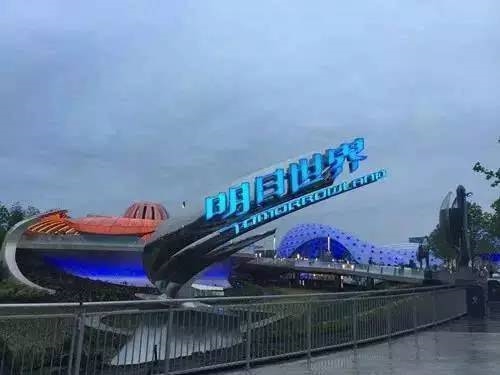 巡游和表演乃是迪士尼乐园的经典项目,下午2点半左右的巡游一定要看!你喜欢的迪士尼明星们都会和大家见面!
