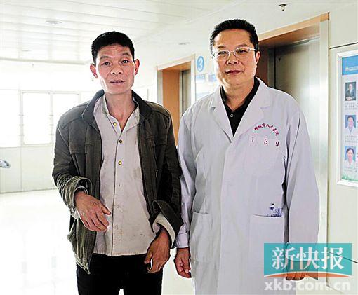 黄式水与增城区公民病院大夫合影。 通信员供图