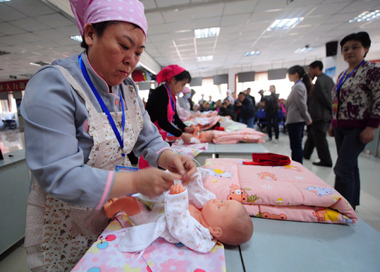 我国服务业占gdp图_社科院报告：2020年中国服务业增加值占GDP比重达59%(2)