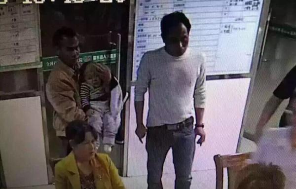 监控中拍到的两位涉嫌行凶的病人