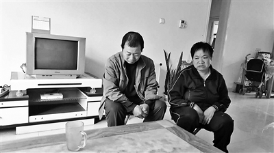 被害女孩的父母讲述,命案发生前,往往石俊峰出现在锦湖家园,就会发生