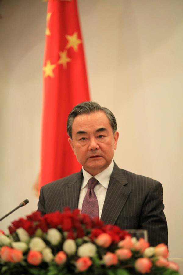 采访全文如下:   一,问:中东在中国外交战略中的地位和重要性如何