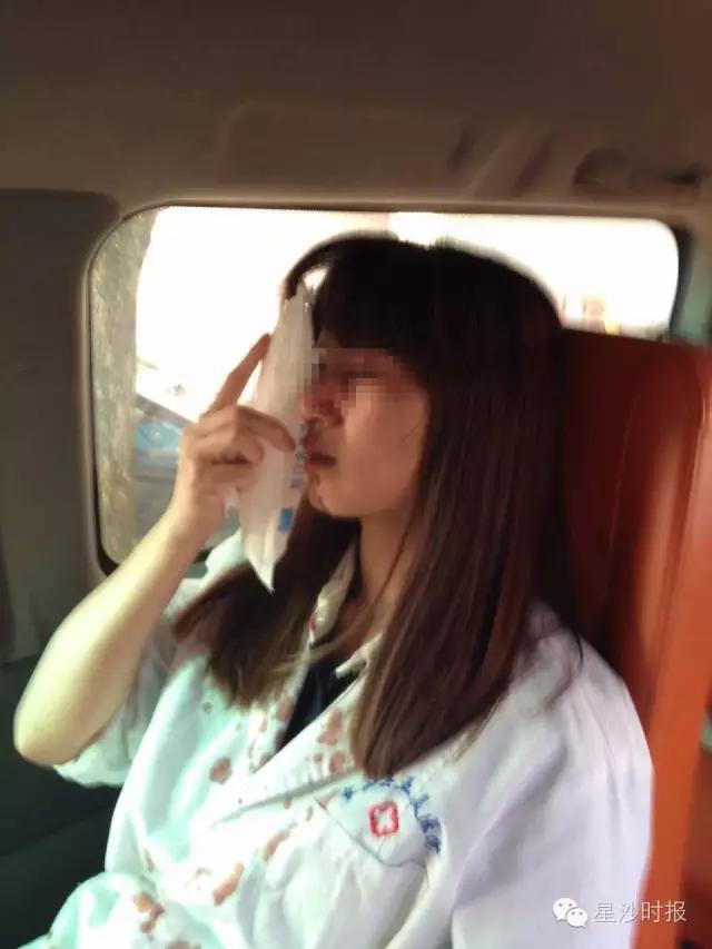 女子不满大夫需要母亲转院 把女大夫打致鼻骨骨折