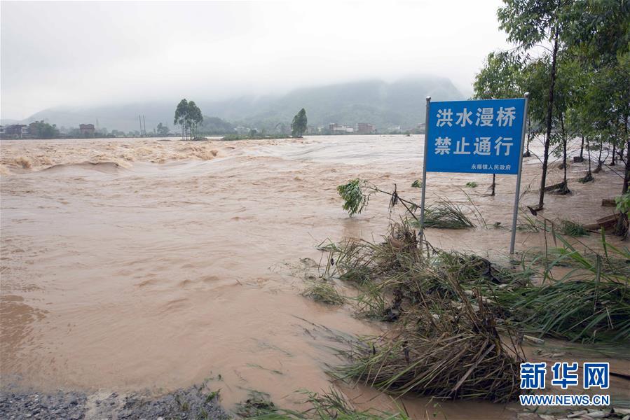 广西发布洪水蓝色预警(组图)