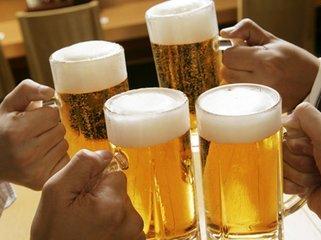 小心:夏天喝啤酒过量警惕"啤酒心",每天喝一瓶啤酒好吗,啤酒和白酒一