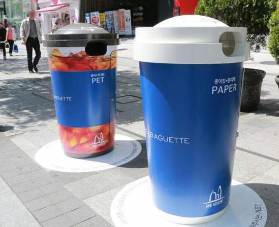 巨型咖啡杯现身首尔江南区 用于垃圾分类回收