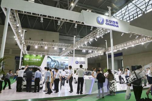 中国·重庆国际电动汽车产业展长安新能源汽车展区现场