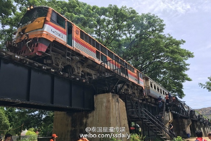 日本游客游泰国不顾火车鸣笛警告 被撞断6根肋