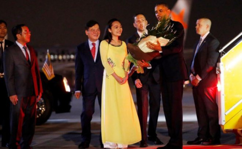 【图】美国总统奥巴马抵达河内 展开越南访问