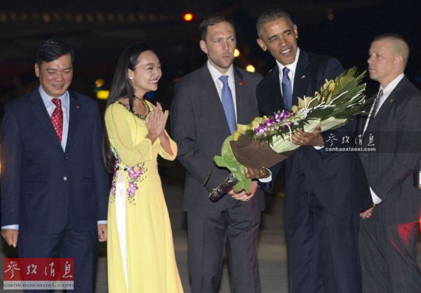 资料图：奥巴马抵达越南进行访问。