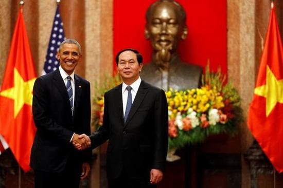 美国总统奥巴马周一表示解除对越南武器禁运与中国无关。（网页截图）