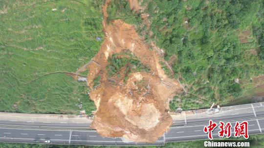 湖南再遭暴雨逾60万人受灾 平汝高速发生山体滑坡(组图)