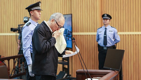 法庭上的朱明国。图片来源:网络