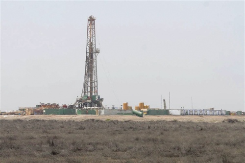 参与伊朗最大油田开发 中石油总裁称长期油价