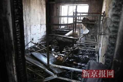 801,朝東的一語氣之中充滿了不敢置信個臥室內,過火比較嚴 轟重◥,四個雙々層床被燒毀。