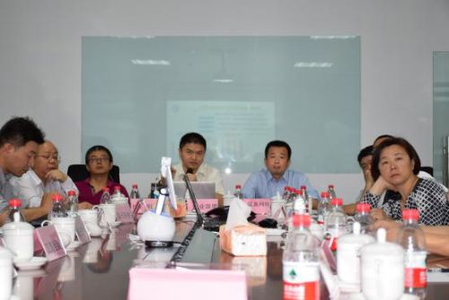 陈兴跃秘书长主持会议