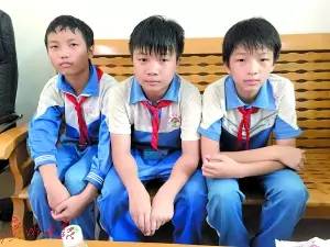 4小学生撞倒84岁老太后 做了一件事让许多人脸红