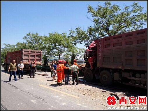 陇县卡车相撞一人被困 出动牵引车救援(组图,陇县杀人新闻,陇县重大