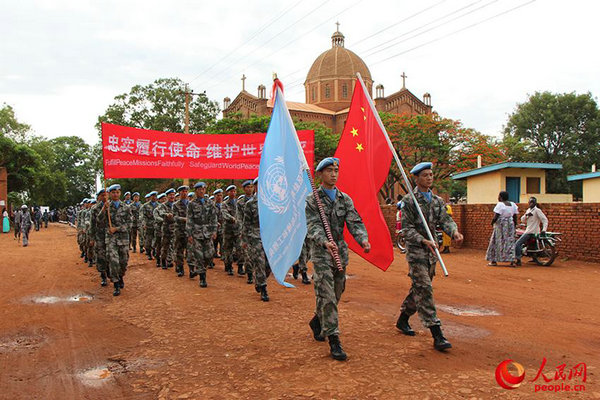 原文配图:中国赴南苏丹维和工兵在乌瓦参加阅兵.