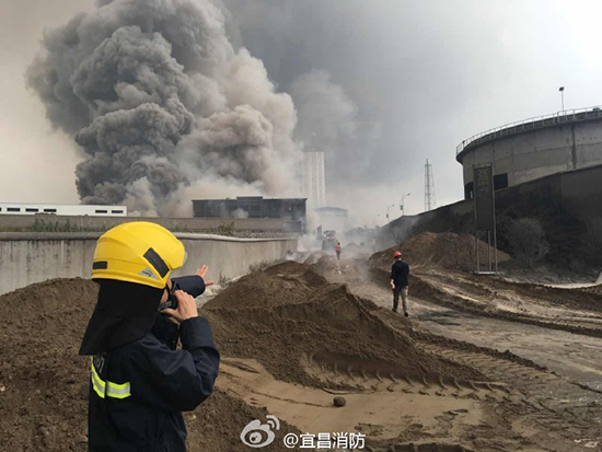 宜昌化工厂火灾3小时后被扑灭 环保部启动应急