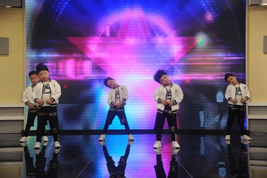 t5空间&ot;威尔艺体中心小朋友表演《per boy》